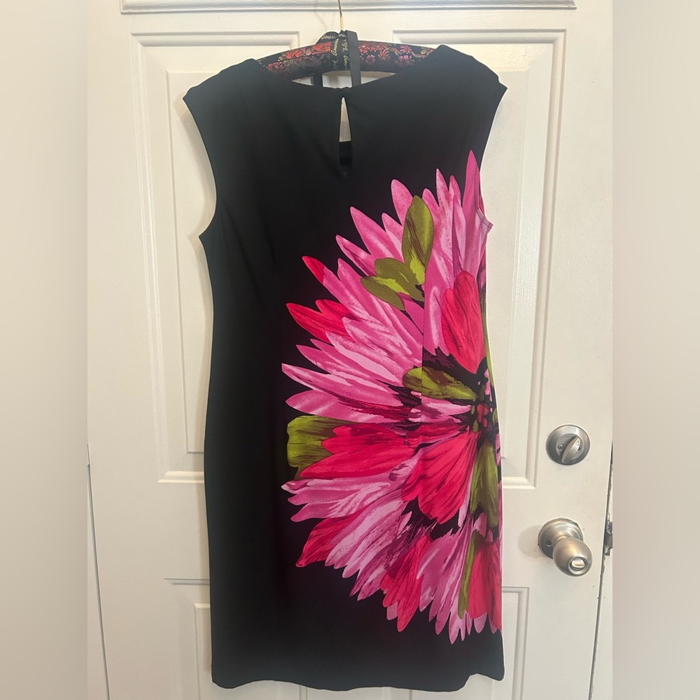 💗🆓Free w purchase🩷London Times Black Dress with Pink Floral Design🌸Size 8